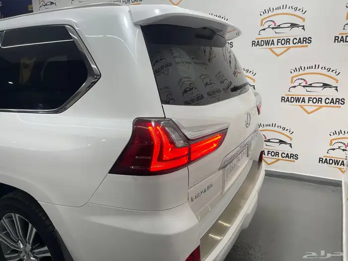 لكزس ال اكس 2016 نظيف داخلي بيج 14