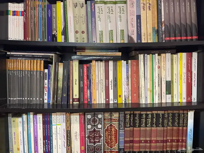 للبيع مكتبة كتب متنوعة بحالة ممتازة (جملة) 4
