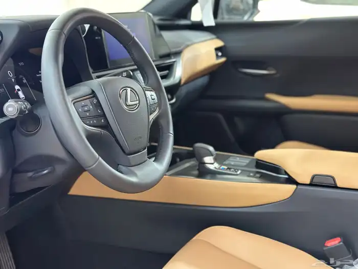 لكزس م UX 2024 4