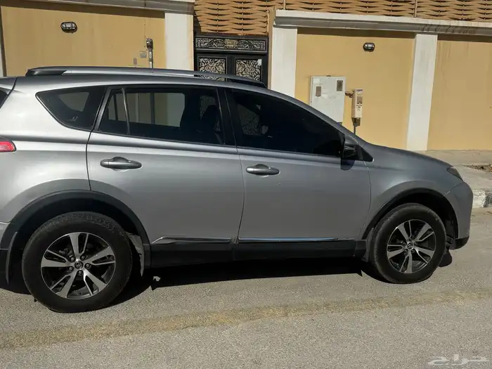 جيب Toyota الموديل 2017 3