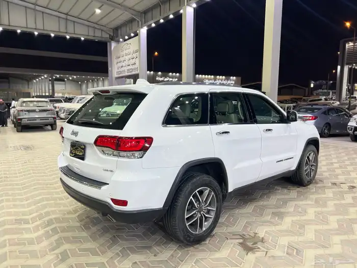 جيب شروكي 2021 فل كامل ماشي 75 الف قمه بالنظافه 3