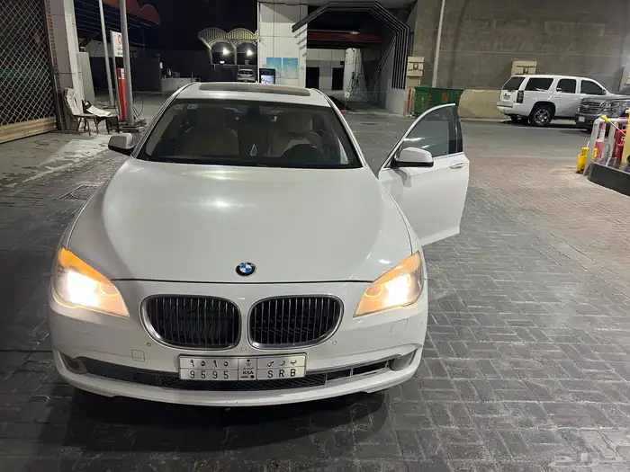 بي ام دبليو موديل 2010 3