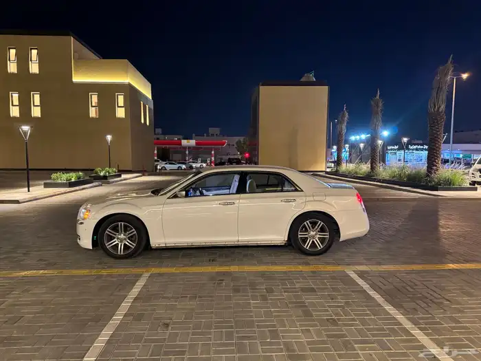 كلايسلر C300 للبيع 8 سلندر 3