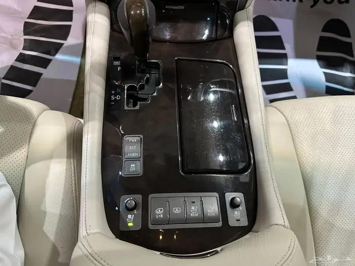 لكزس LS460 موديل 2008 فل كامل نظيف 8