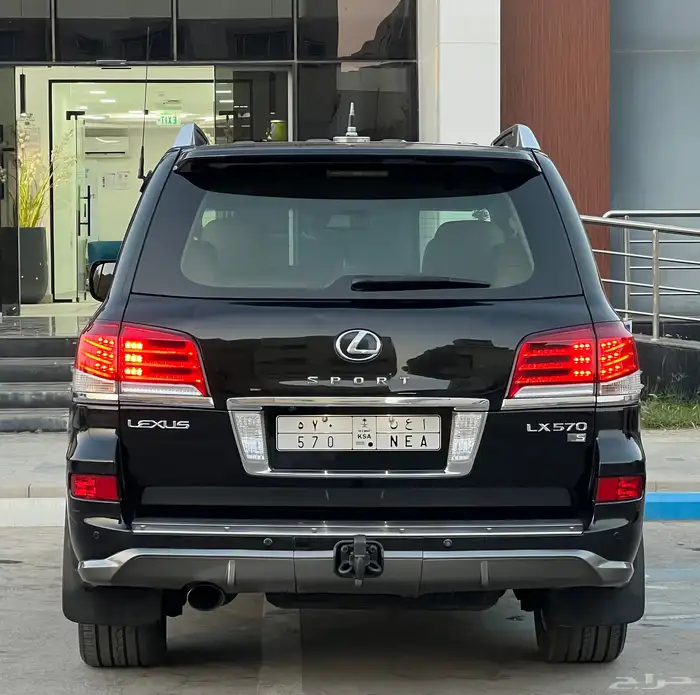 لكزس LX570 2015 (بحالة ممتازة) 6