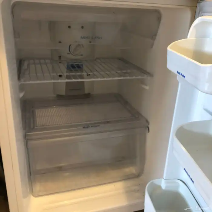 ثلاجة ال جي LG متوسطة الحجم بحالة ممتازة 1