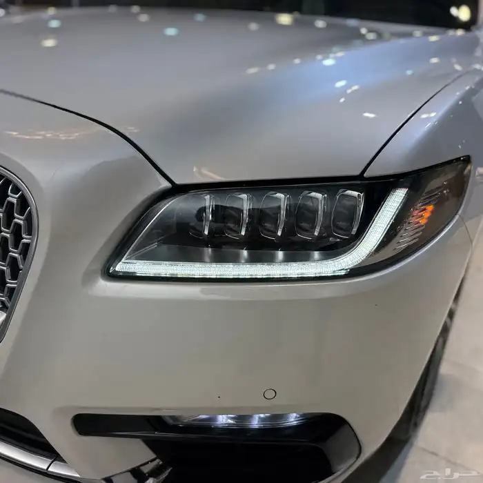 لينكولن كونتيننتال 2017 (( بحالة ممتازة )) 32