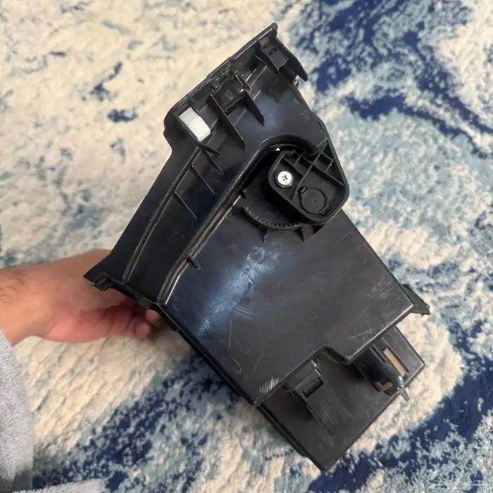 قطع غيار كامري مدخل والاعه مع لمبات سقف دكور وكذالك عادد 11