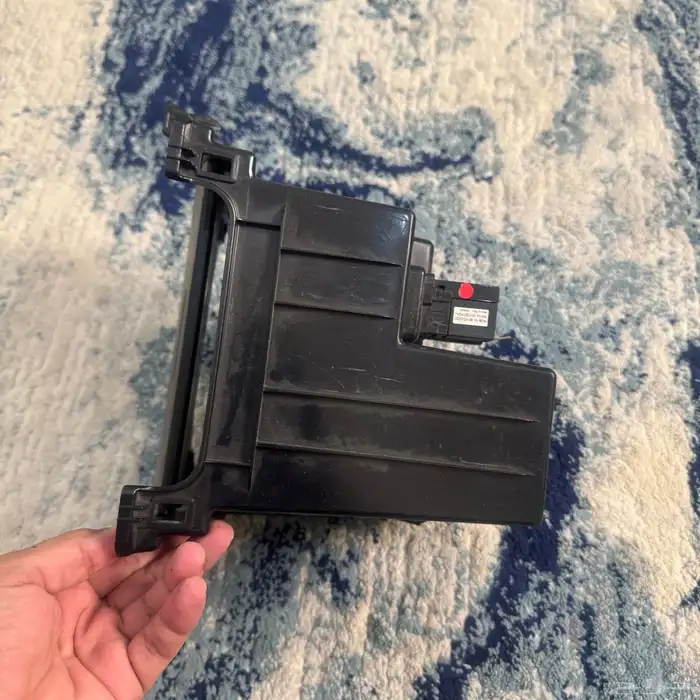 قطع غيار كامري مدخل والاعه مع لمبات سقف دكور وكذالك عادد 10