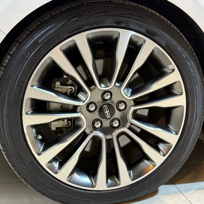 لينكولن كونتيننتال 2017 (( بحالة ممتازة )) 29