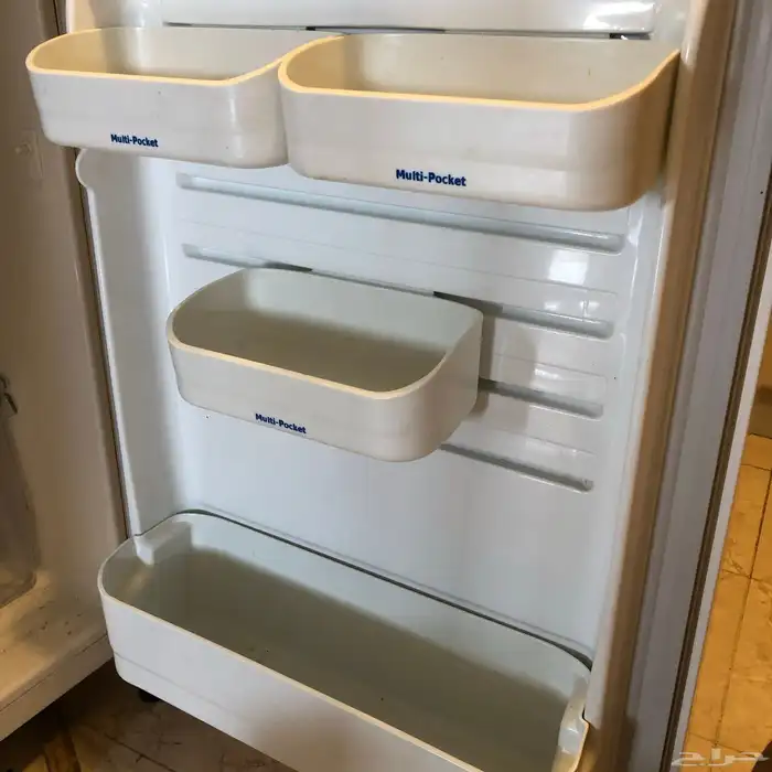 ثلاجة ال جي LG متوسطة الحجم بحالة ممتازة 2