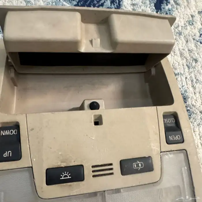 قطع غيار كامري مدخل والاعه مع لمبات سقف دكور وكذالك عادد 3