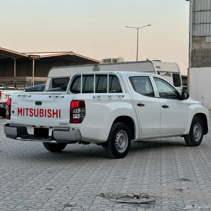 ميتسوبيشي 2023 L200 ديزل غمارتين بدي وكاله ممشى 98 الف 6