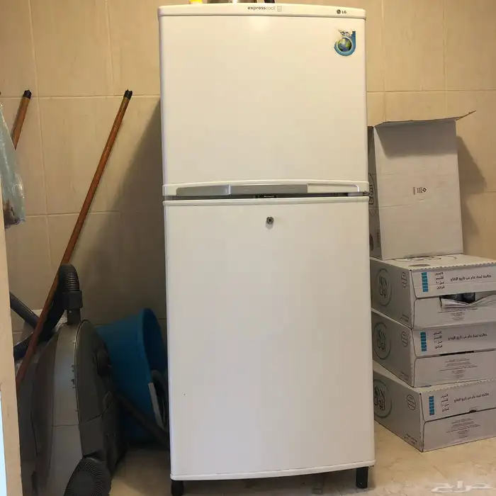 ثلاجة ال جي LG متوسطة الحجم بحالة ممتازة 0