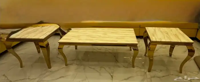 طاوله مع عدد 2 خدمه 2