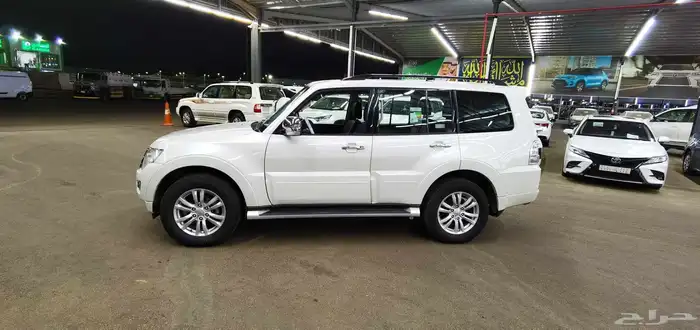 ميتسوبيشي باجيرو الموديل 2017 فل كامل 4