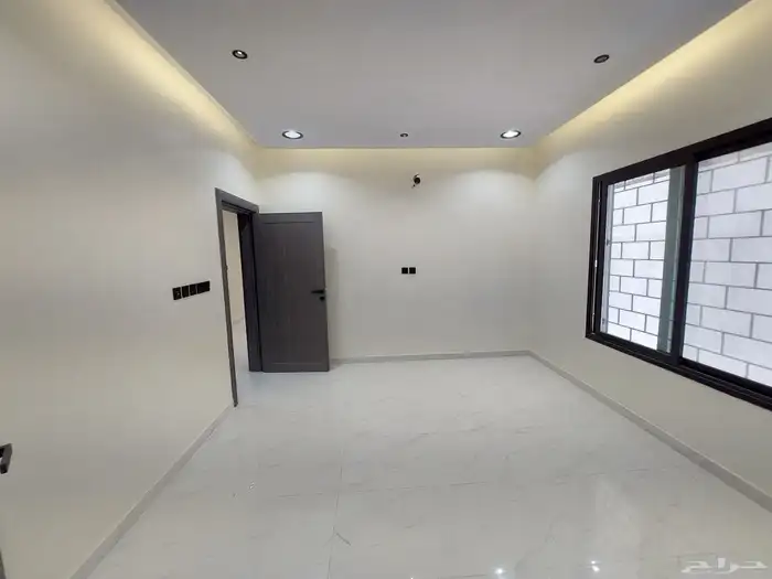 للبيع شقه تمليك أرضية حي احد جديدة حواش وكراج مدخل مستقل 3