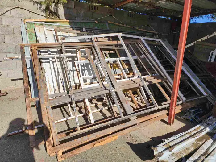 صندقه حديد للبيع 6 4 1