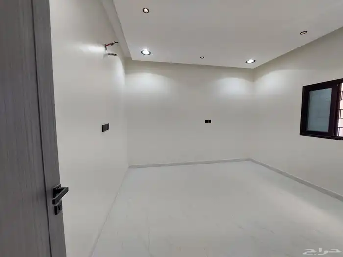 للبيع شقه تمليك أرضية حي احد جديدة حواش وكراج مدخل مستقل 8