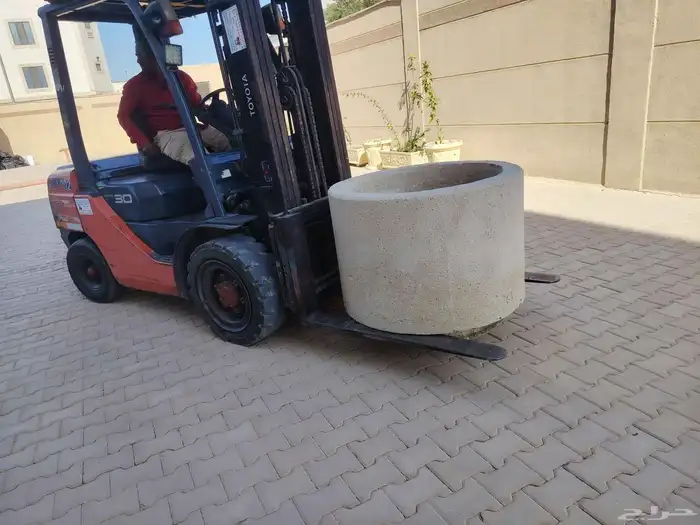 تأجير رافعات شوكية وتلسكوبية جميع الاحجام 0