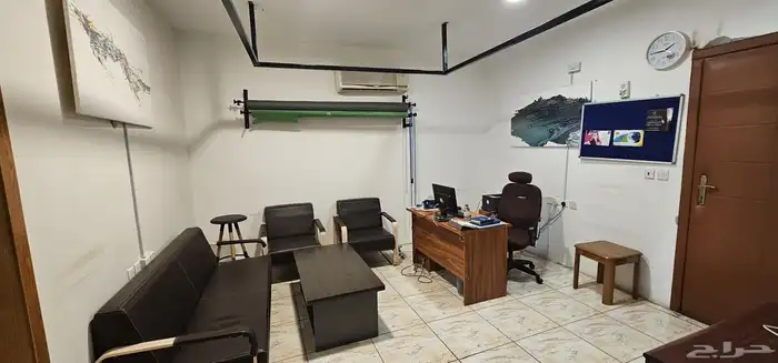 مكتب للتقبيل مع الأثاث بالملز 0