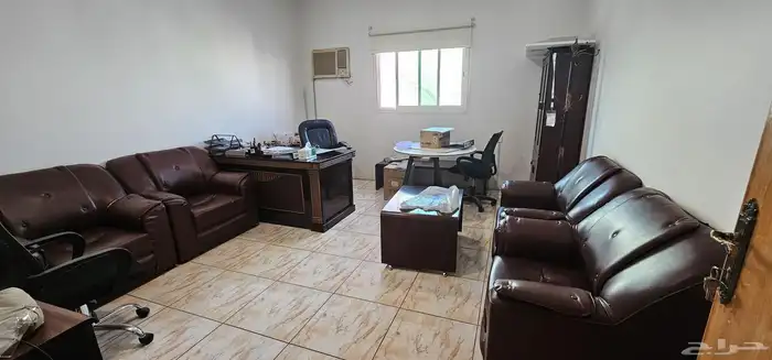 مكتب للتقبيل مع الأثاث بالملز 1