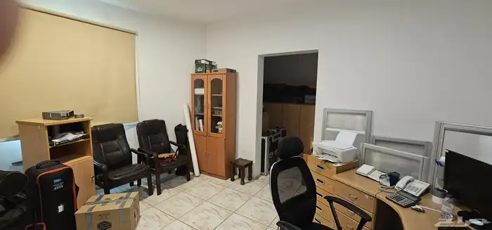 مكتب للتقبيل مع الأثاث بالملز 3