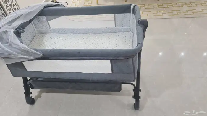 سرير اطفال من عمر شهر الي سنه وجلاسة اطفال هزاز كهربائيه 3