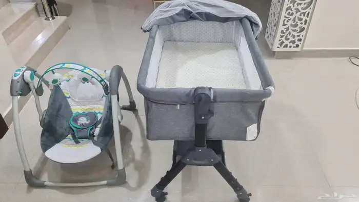 سرير اطفال من عمر شهر الي سنه وجلاسة اطفال هزاز كهربائيه 0
