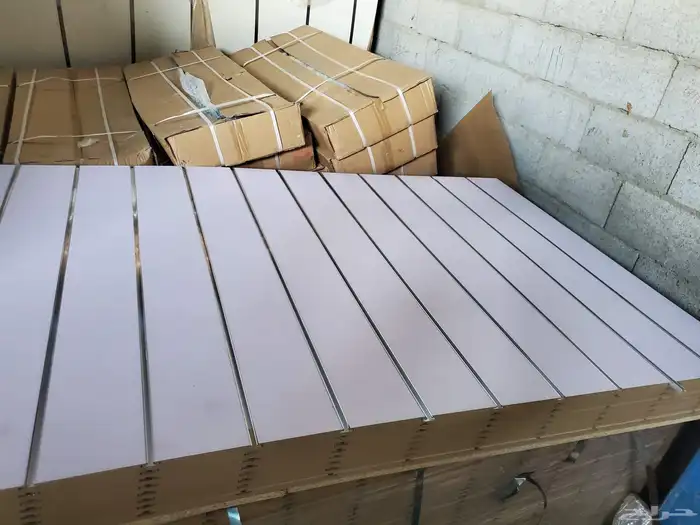 يوجد لدينا شبك تعليق وا مخرم تعليق جداري و وسط و خشب ديكور 3