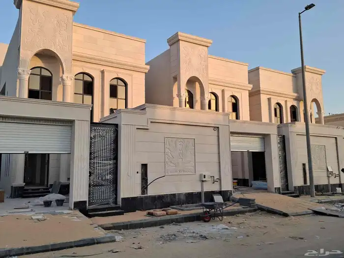 للبيع ثلاث فلل مساحة 300 حي الصواري السعر مليون و300 1