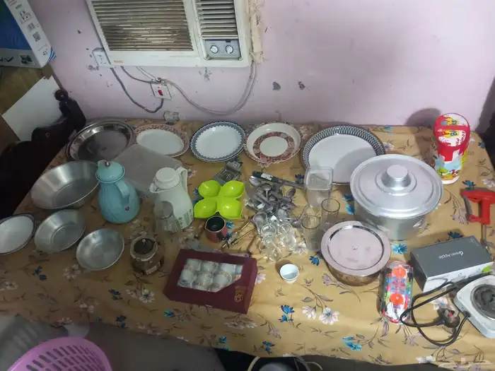 أغراض مطبخ العلي الصوره  3طربيزه بيضاء نفس الصوره  سرير خشب 5