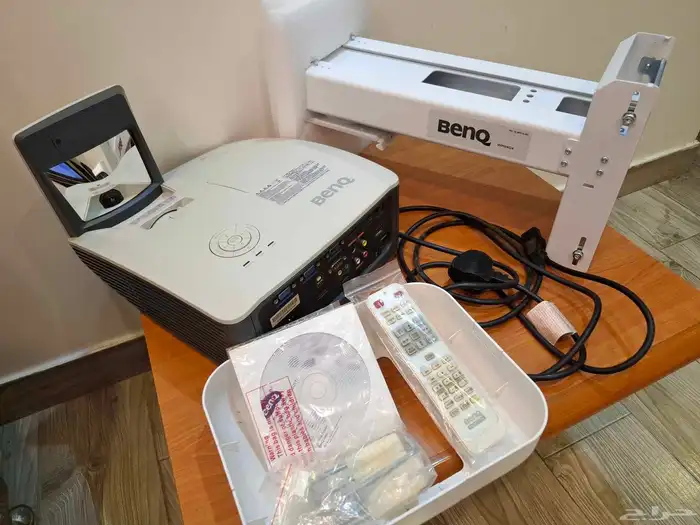 بروجكتر للبيع BenQ جديد بكرتونه موديل Mw855ust 0