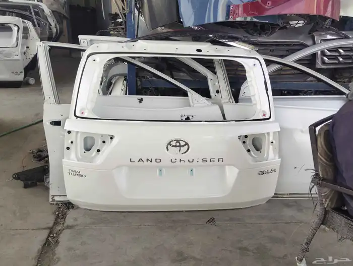 يوجد لدينا باب شنطه لاندكروزر جكسار نضيف وكاله 0