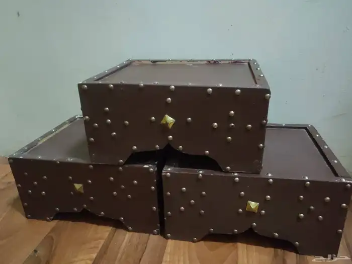 طاولات ارضيه صغيره بيج وبني واحمر 1