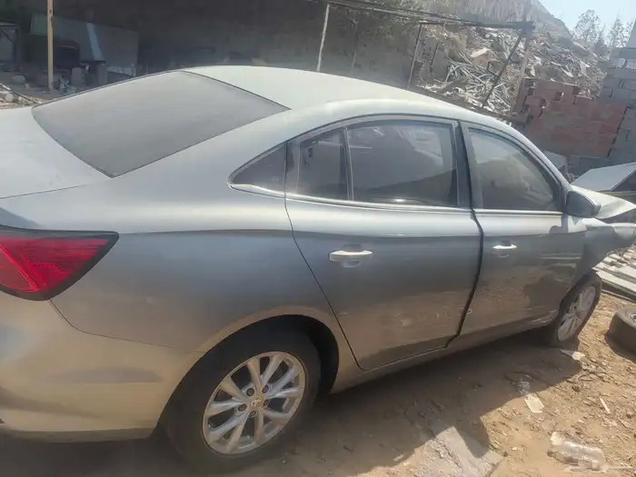 قطع غيار ام جي 5 موديل 2024 تشليح 3