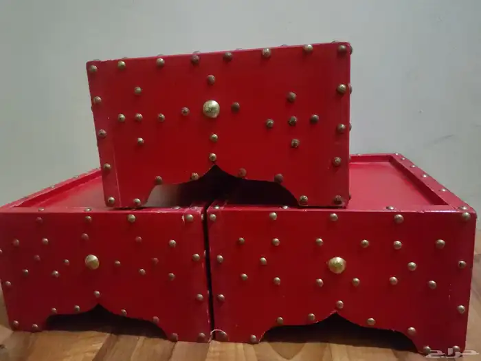 طاولات ارضيه صغيره بيج وبني واحمر 2