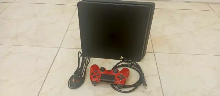 سوني 4 مساحته 1 تيرا في حسابات موضحه والعاب محمله 23