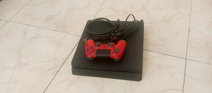 سوني 4 مساحته 1 تيرا في حسابات موضحه والعاب محمله 21