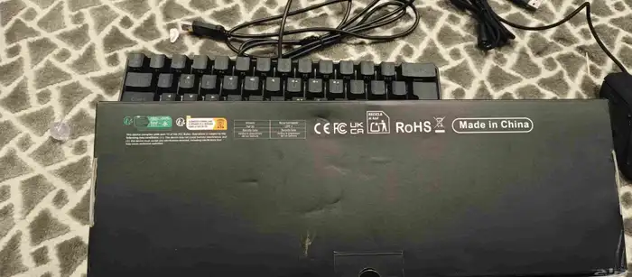 كيبورد مع ماوس جديد ما ستخدم يوجد إضات فخمه سريع الستجابه 0