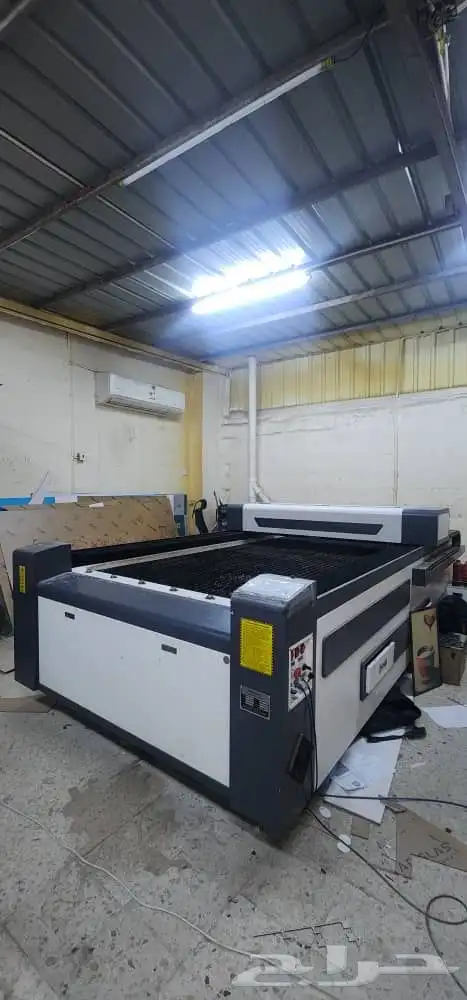 للبيع مكينة ليزر مقاس كبير 4
