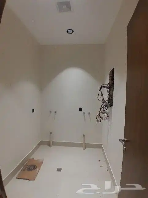 للبيع شقه دور ثاني مع ملحق وسطح خاص بالشقه حي الحسام 590الف 12