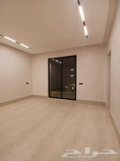 فيلا للبيع درج داخلي وشقه حي البيان 9