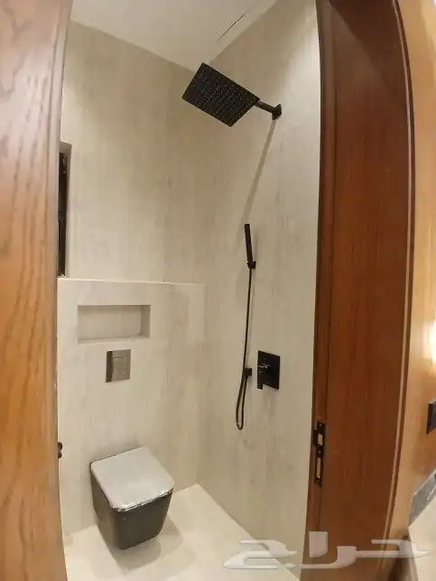 فيلا للبيع درج داخلي وشقه حي البيان 5