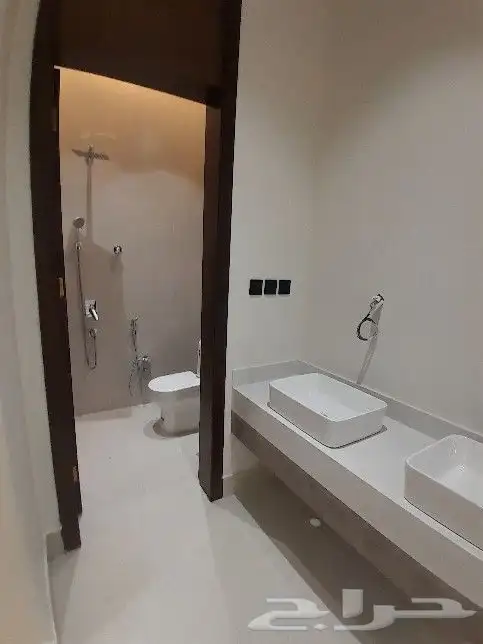 للبيع شقه دور ثاني مع ملحق وسطح خاص بالشقه حي الحسام 590الف 6