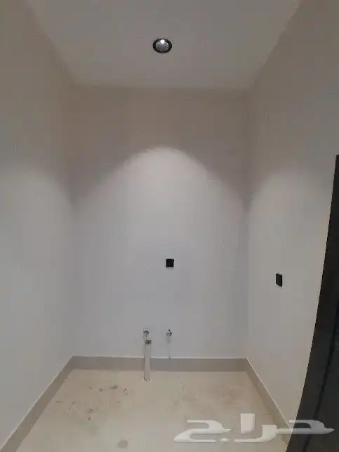 للبيع شقه دور ثاني مع ملحق وسطح خاص بالشقه حي الحسام 590الف 20