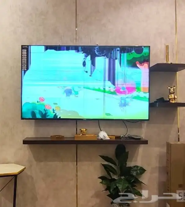 شاشه 58 بوصه فيها كسر أعلى الشاشه. الصوت والمداخل ممتازه جدا 0