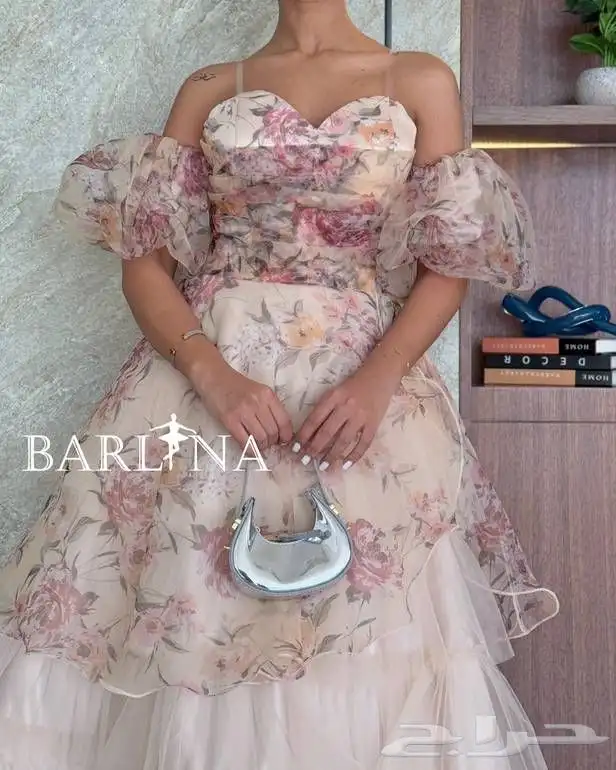 فستان مورد مليون مره وحده بس نظيف وشكله زي الصوره ب الضبط 1