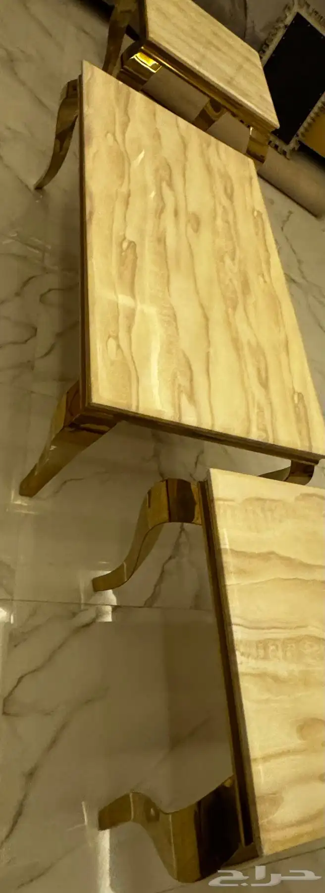 طاوله مع عدد 2 خدمه 1