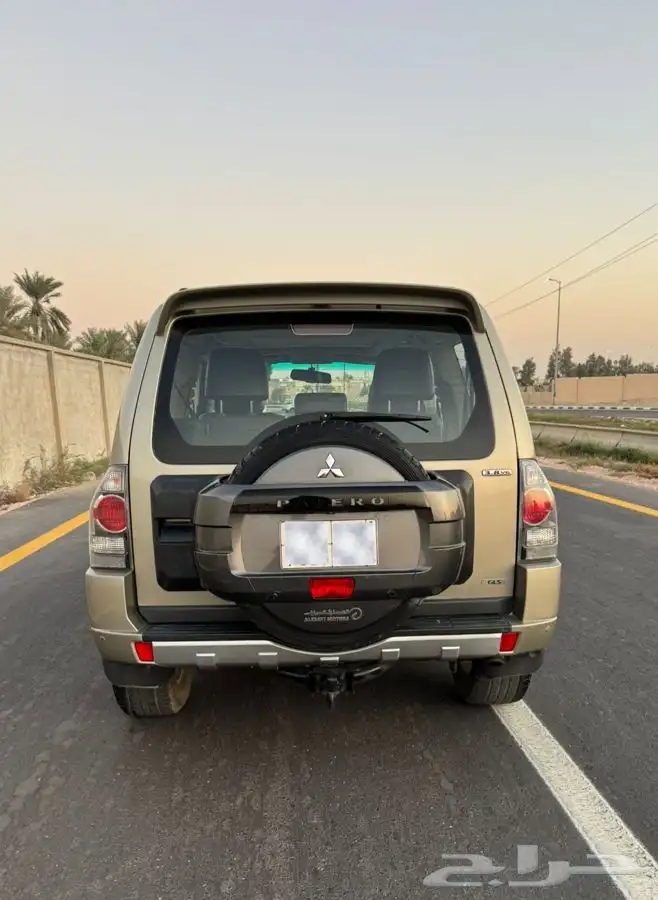باجيرو ربع موديل 2016 لون ذهبي 3